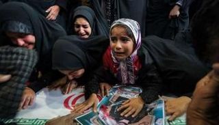 أسر قتلى إحدى الهجمات على الحدود الإيرانية