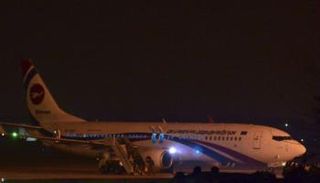 الطائرة هبطت اضطراريا في مطار 