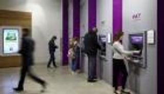 وثائق: أجور رؤساء البنوك البريطانية تفوق متوسط الموظفين 120 مرة