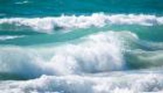 الأرصاد الإماراتية تحذر من اضطراب الموج في الخليج العربي