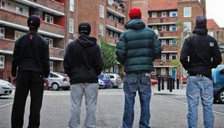 عصابات الأطفال تسيطر على نابولي