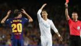 الاتحاد الإسباني يعين حكما مثيرا للجدل في كلاسيكو الليجا