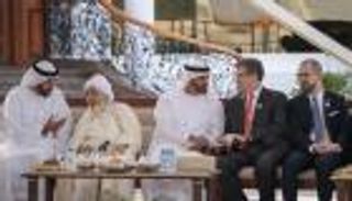 محمد بن زايد يبحث مع سفير شؤون حرية الأديان الأمريكي علاقات الصداقة والتعاون