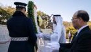 محمد بن زايد يزور النصب التذكاري في سيؤول