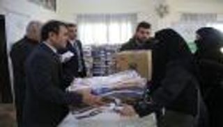 الإمارات توزع مساعدات "حملة الشتاء" على لاجئين سوريين بالأردن