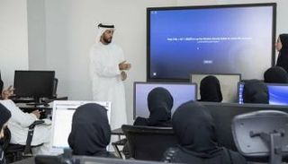 المهندس سعيد الجنيبي في إحدى ورش العمل