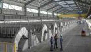 "الإمارات للألومنيوم" تزود مصانع الأسمنت ببقايا الكربون كوقود بديل