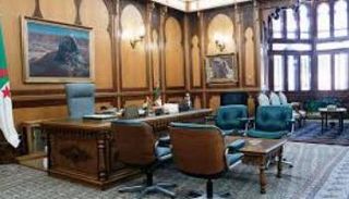 مكتب رئيس الجمهورية في الجزائر داخل قصر المرادية الرئاسي - أرشيفية