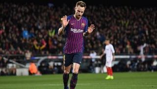 إيفان راكيتيتش - لاعب وسط برشلونة