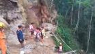 مصرع 3 بانهيار منجم في إندونيسيا.. ومخاوف بشأن مصير 60 آخرين