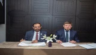 د.النعيمي وجدانوف لدى توقيع الاتفاقية