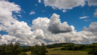من دون الغيوم يتعرض سطح الأرض إلى مستويات أشد من أشعة الشمس