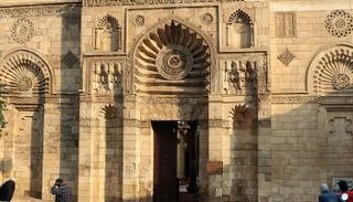 جامع الأقمر بشارع المعز لدين الله الفاطمي