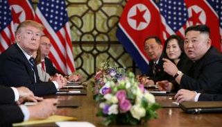 الرئيسان الأمريكي والكوري الشمالي في العاصمة الفيتنامية هانوي