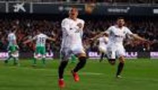 فالنسيا يضرب موعدا مع برشلونة في نهائي كأس ملك إسبانيا