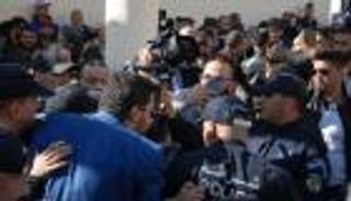 أسبوع جزائري ساخن.. مظاهرات ضد ولاية بوتفليقة وعراك في البرلمان