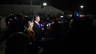 نتنياهو يدلي بتصريحات للصحفيين - رويترز