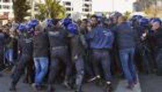 احتجاجات بالجزائر ضد ترشح بوتفليقة لولاية خامسة