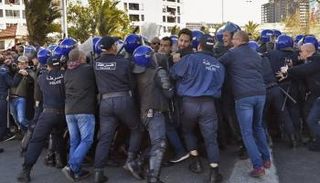 جانب من الاحتجاجات في الجزائر