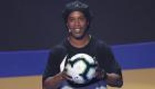 تكريم خاص لرونالدينيو في ملعب ماراكانا