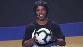 تكريم رونالدينيو