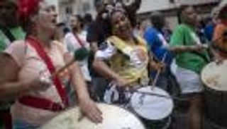 بالصور.. المرأة والسود والسكان الأصليون أبطال كرنفال ريو دي جانيرو