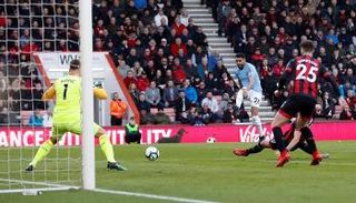 محرز لحظة تسجيل هدف المباراة