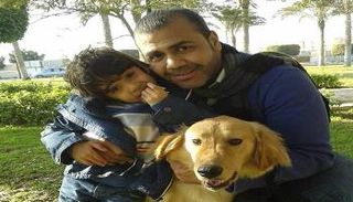 الطفل محمد ووالده إيهاب سماحة
