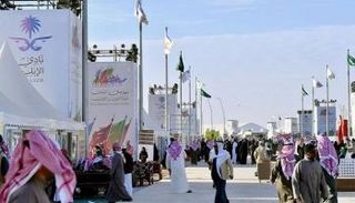 مهرجان الملك عبدالعزيز للإبل.. وجهة سياحية تجذب الأجانب