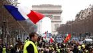 للأسبوع الـ16.. مواجهات بين متظاهري "السترات الصفراء" والشرطة الفرنسية