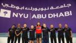 نجم مصر بالترايثلون يتبرع بأحذيته لرياضيي الأولمبياد الخاص بالإمارات