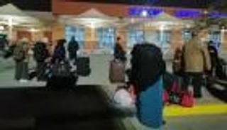 بالصور.. مطار القاهرة يستقبل ألف معتمر فلسطيني