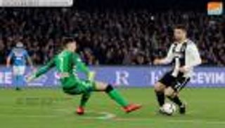 يوفنتوس يباغت نابولي ويقترب من التتويج بلقب الدوري الإيطالي