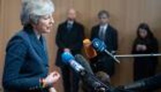 2 مليار دولار دعما.. اتهامات لماي بـ"إغراء" مدن فقيرة لتمرير "بريكست" 