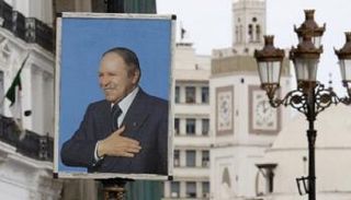 الرئيس الجزائري قدم تعهدات ينفذها في حال فوزه بولاية خامسة