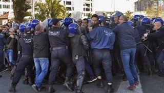 جانب من الاحتجاجات في الجزائر