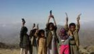 مليشيا الحوثي تقصف قرى حجور اليمنية بصواريخ باليستية