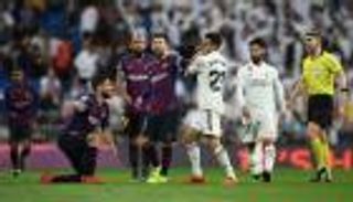 تقارير: لاعب الريال الشاب أساء لسواريز وميسي في الكلاسيكو