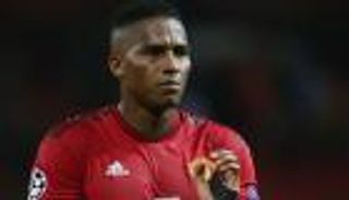 مانشستر يونايتد تابع بديل فالنسيا في مباراة يوفنتوس ونابولي