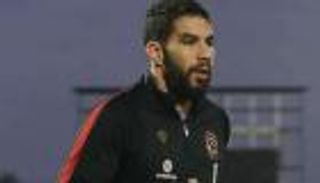 الأهلي المصري يلمح لاستعادة جهود حارسه مبكرا