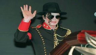 إذاعات كندية تتوقف عن إذاعة أغاني مايكل جاكسون