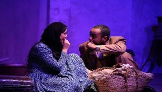 مشهد من عرض "الطوق والأسورة"