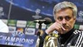 رئيس ريال مدريد الأسبق يحذر من إعادة مورينيو