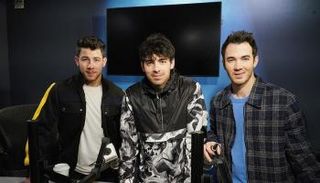 فريق الإخوة جوناس يعود للغناء معًا بعد غياب 6 أعوام