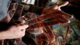 بالصور.. قاعة مناسبات فلسطينية تحتفظ بعبق ماضيها السينمائي