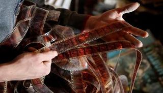 قاعة مناسبات فلسطينية تحتفظ بعبق ماضيها السينمائي