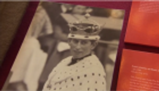 بالصور.. الملكة إليزابيث تحتفل بالذكرى الـ50 لتنصيب تشارلز أميرا لويلز