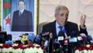 وزير داخلية بوتفليقة الأسبق يدعم الاحتجاجات ويرفض الولاية الخامسة
