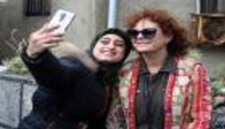 "سفرة" .. شاحنة طعام فلسطينية تجذب نجمات هوليوود إلى بيروت