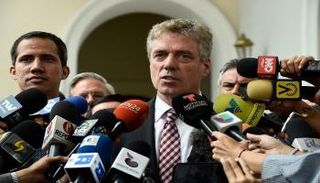 السفير الألماني في فنزويلا وزعيم المعارضة خوان جوايدو